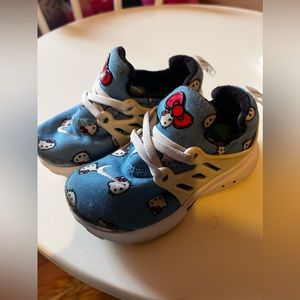 8c Nike x hello kitty